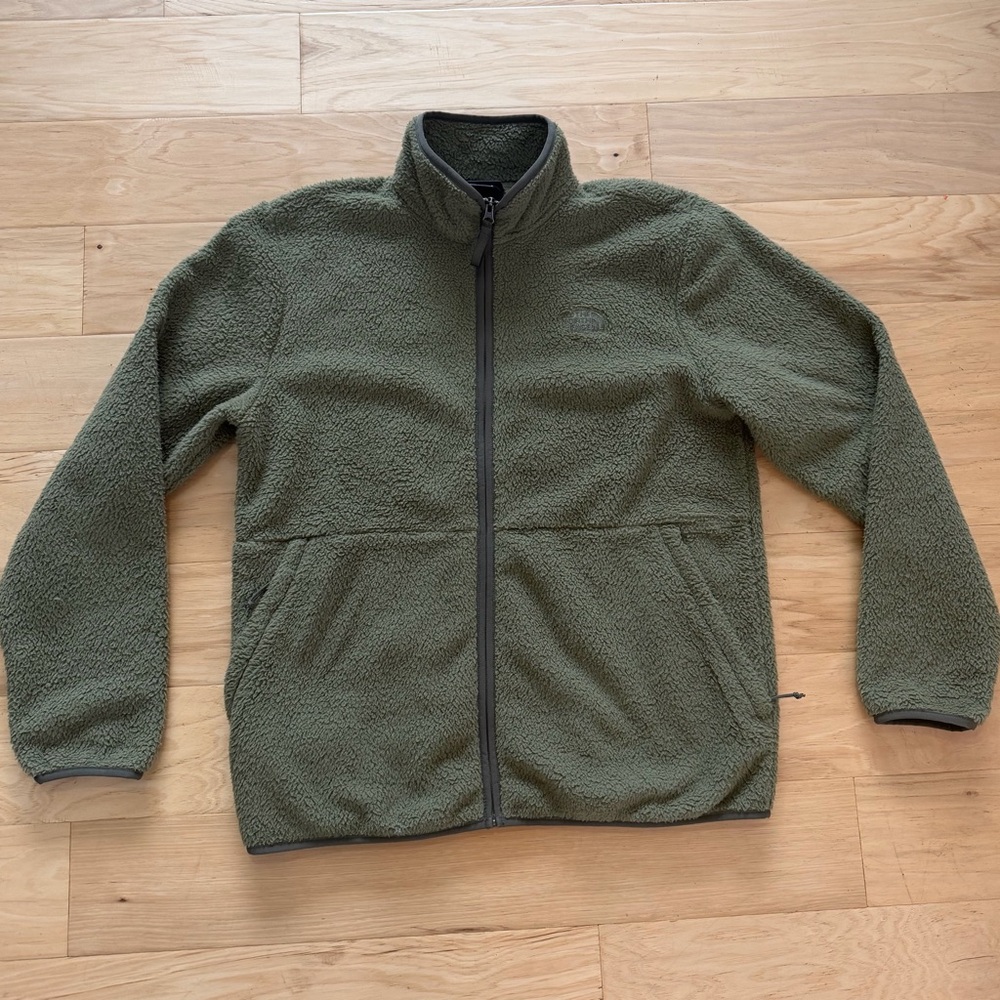 Men’s The Northface Dunraven Full-Zip Sherpa Fleece Jacket, size Large.